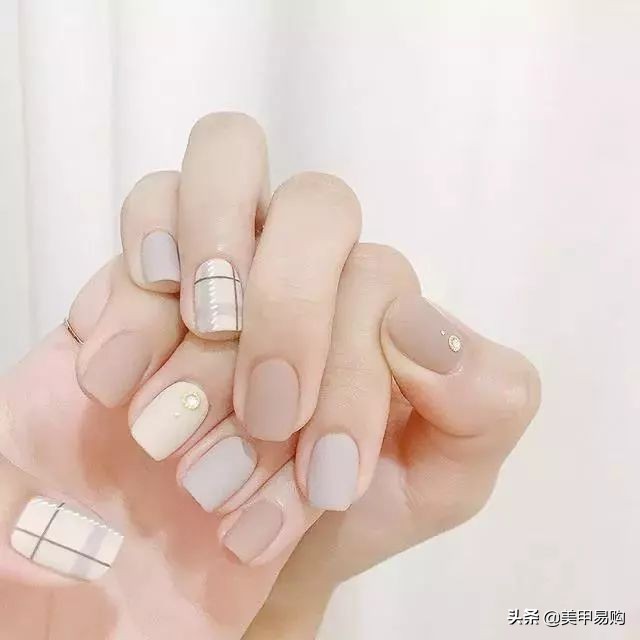 奶茶色渐变磨砂美甲,女生最爱的奶茶色系美甲来啦