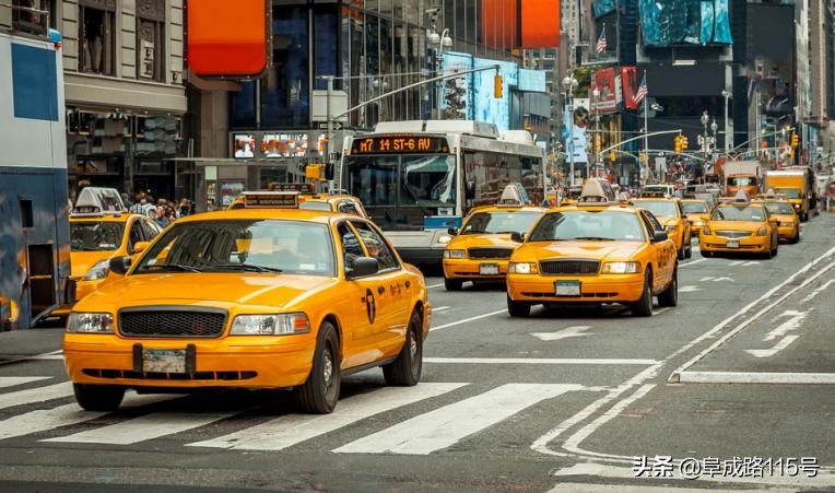 连纽约的出租车都选它！舒适、耐用，更能装的日产NV200终于到手了，让我们看看它到底有多实用！