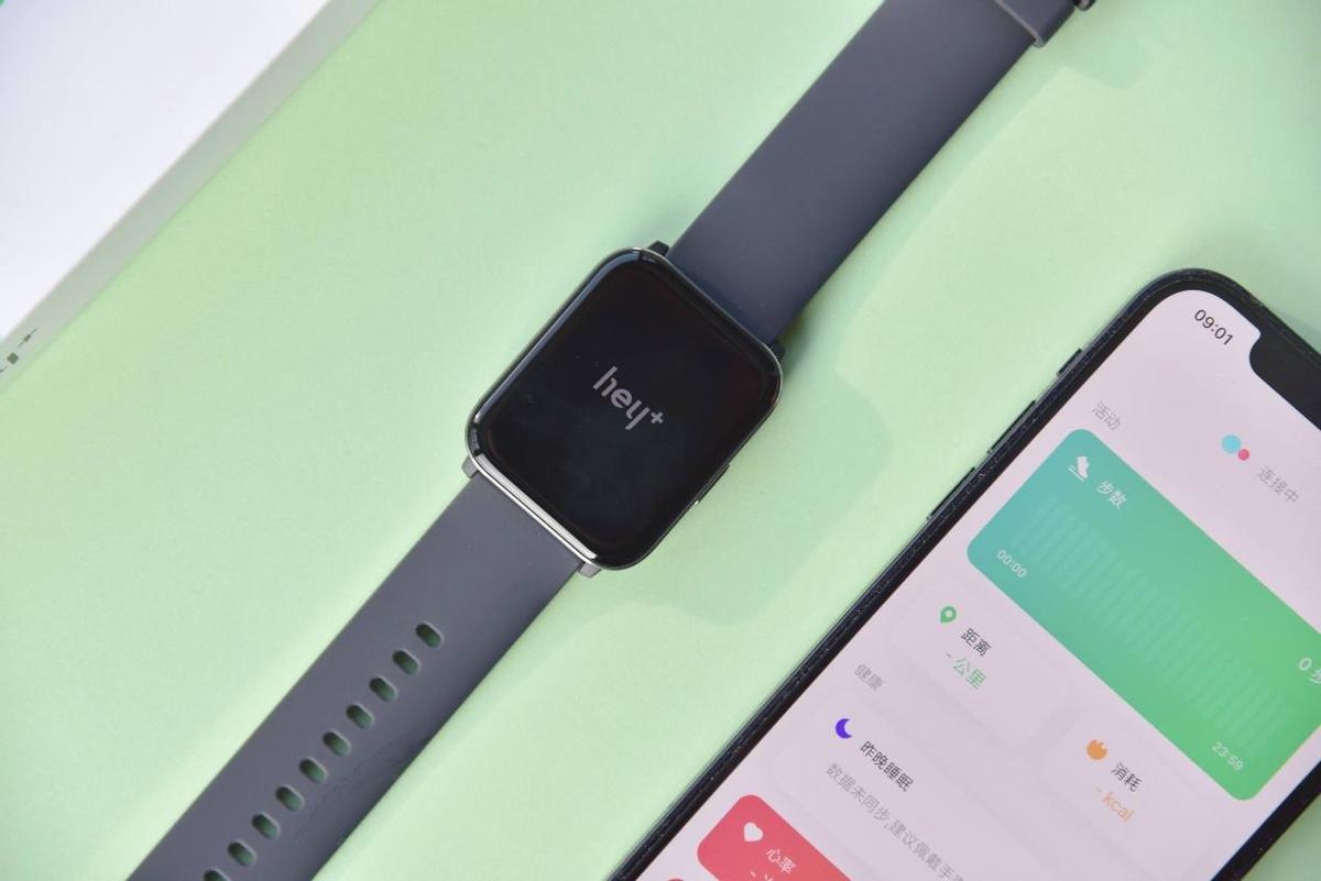 黑加两年后回归小米生态链，399元开启众筹，这手表亮了