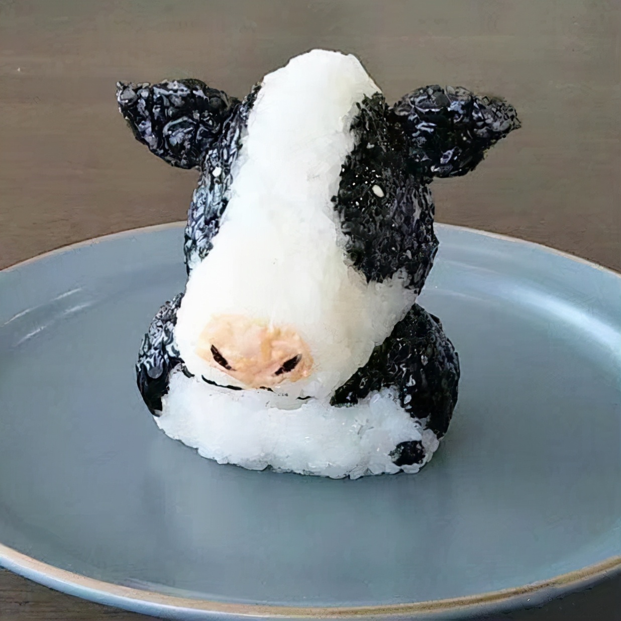 连饭团也开始“卖萌”了，你看它们的眼神，就问你舍不舍得下口？