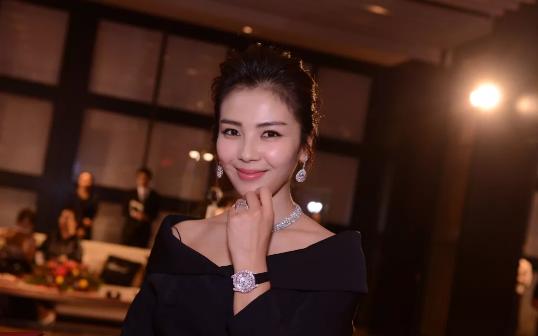 高颧骨脸颊凹妆容,高颧骨有办法改善吗