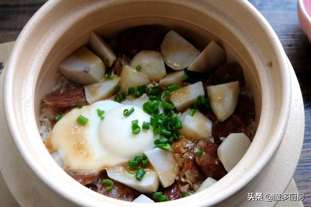 煲仔饭为什么比平常饭店好吃,在家最简单煲仔饭制作方法