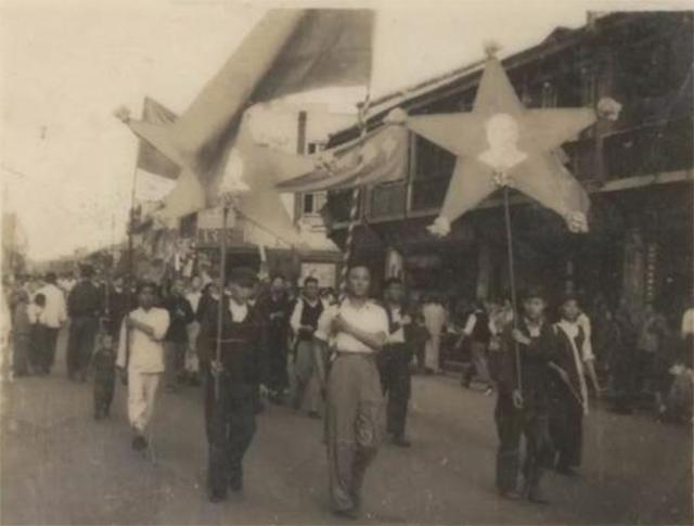 上海解放时是怎么恢复经济秩序的,上海邮政大楼怎么解放的