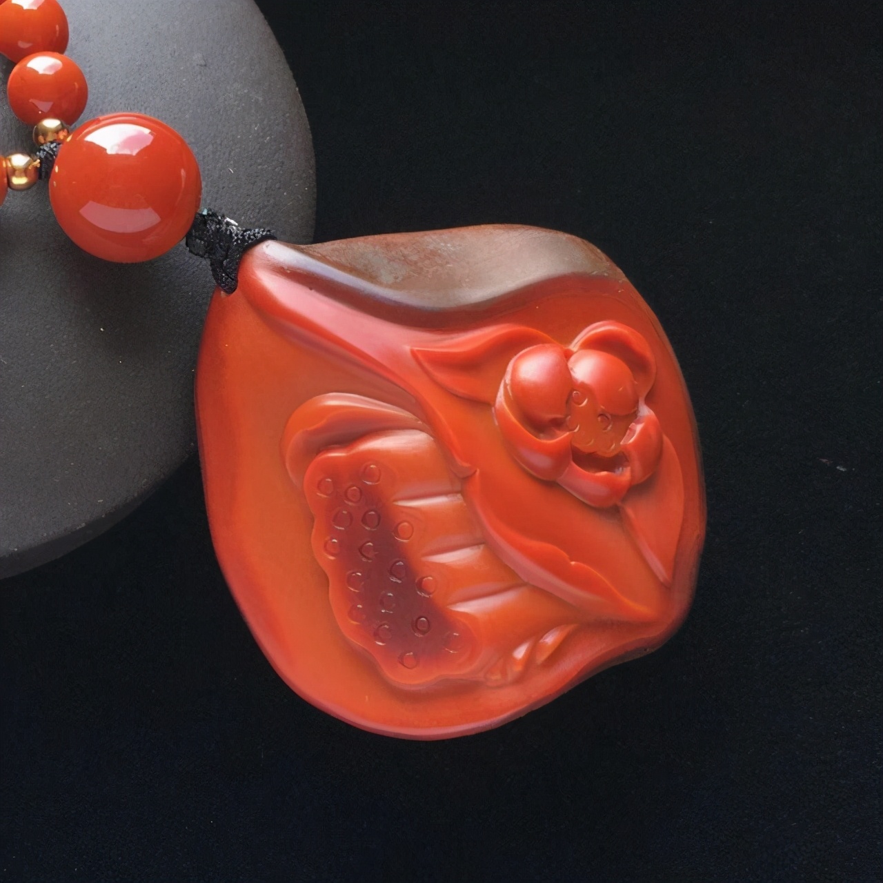 裂开的玛瑙能带吗,开裂的手串还能玩吗