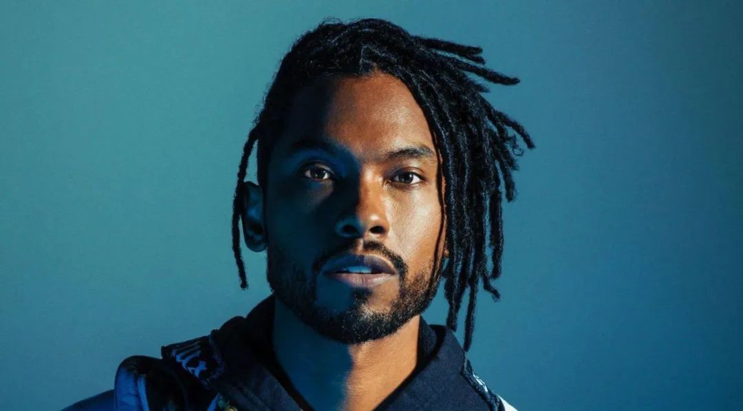 蕾哈娜同款文胸,维密大秀歌曲现场蕾哈娜