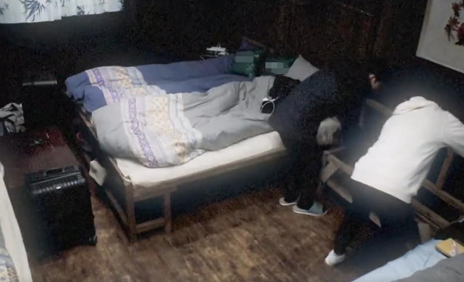 何炅快乐大本营假发,何炅1岁到48岁荧幕颜值变化