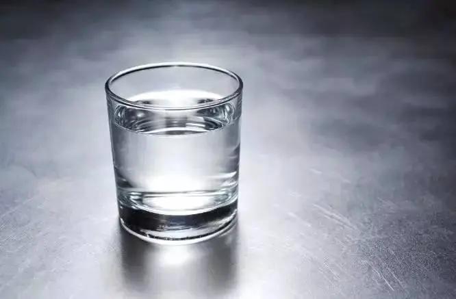 喝点水就想上厕所是肾虚吗,一喝酒上厕所是肾虚吗