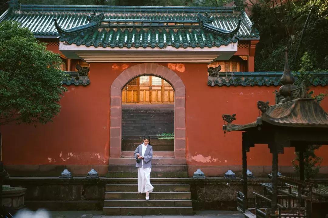 去黄山休宁登这座山！不去北京，也能拍出故宫范er！