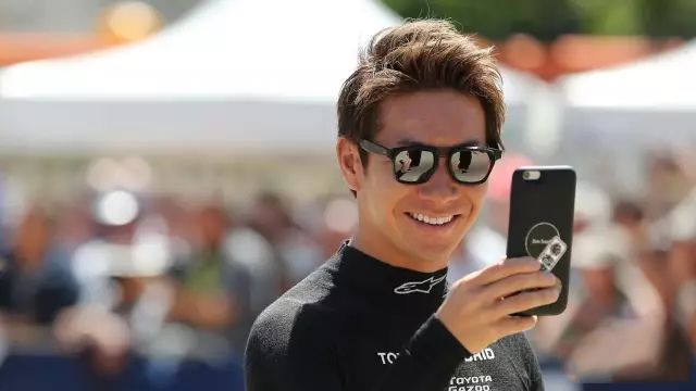 不是超跑也非限量,没想到冠军车手的座驾如此接地气