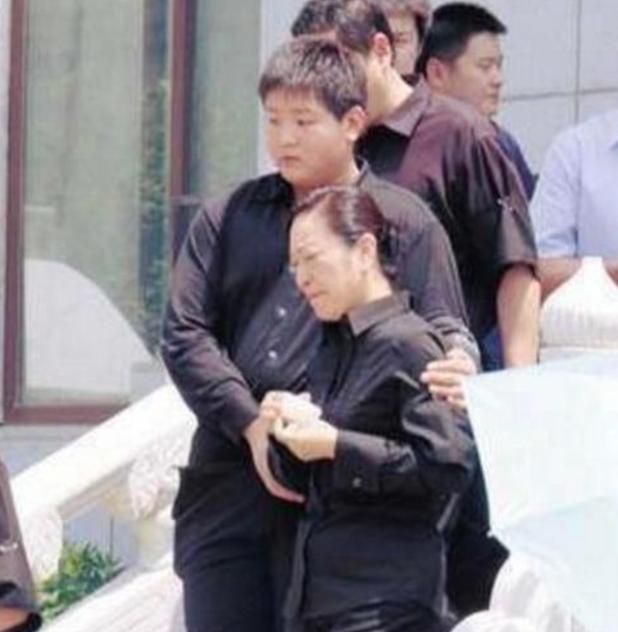 罗京去世十年妻子改嫁富商,罗京去世十年妻子改嫁富商母亲