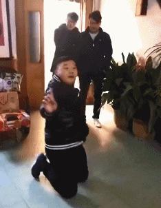 看了整整七分钟，他们最终还是上去了