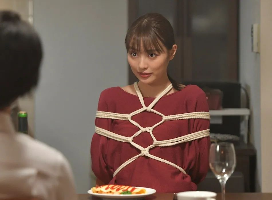 这部成人性喜剧，尺度真大，故事真烂