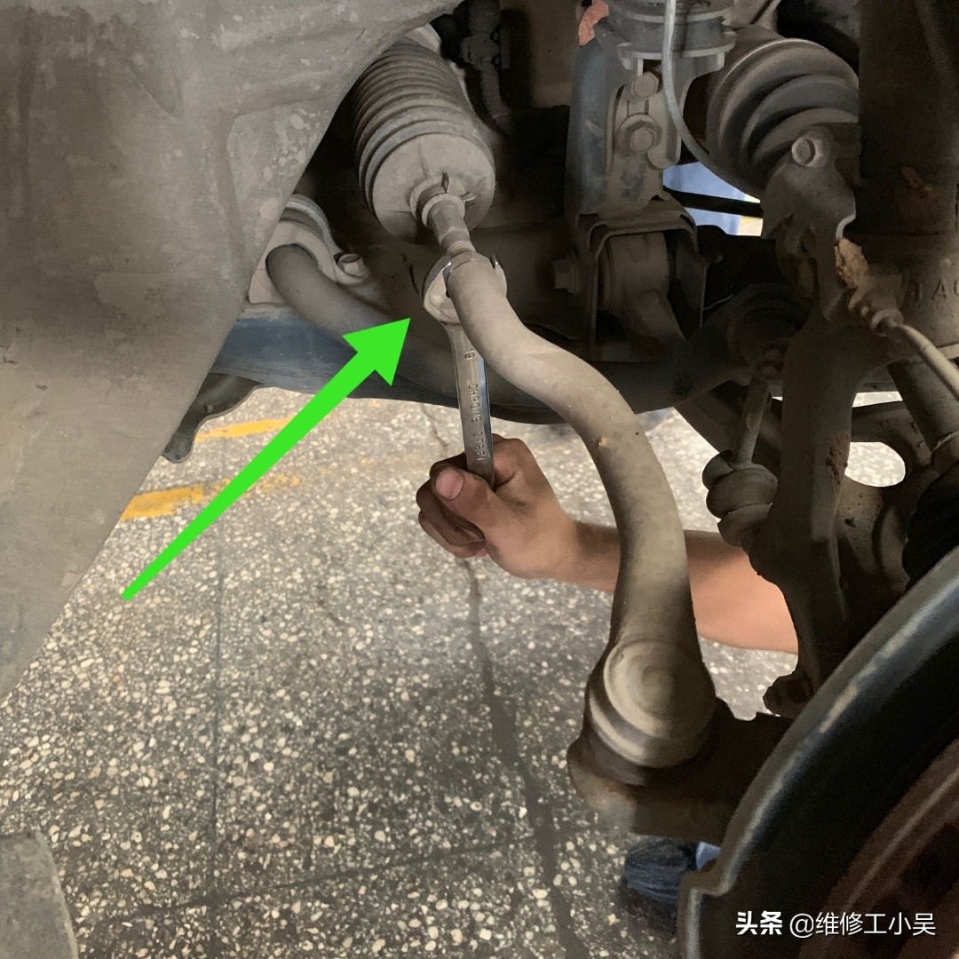 看着要换的一堆新配件,本田车主抱怨:修车基本就是换配件了