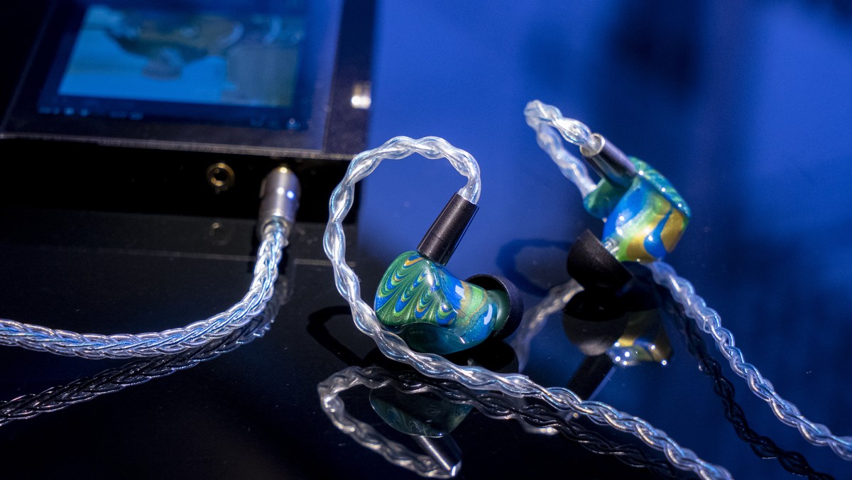 把外壳调色玩到顶了：Reecho雀音匠春纷耳机上手玩