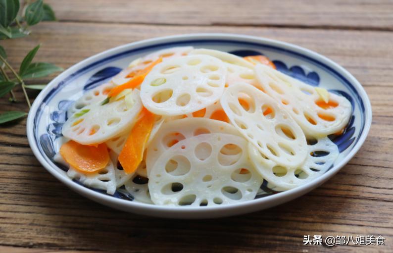 莲藕焯水怎么才不会发黑,莲藕焯水的正确方法