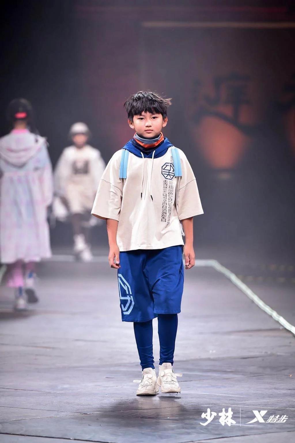 国潮特步和特步的区别,特步国潮男士鞋子