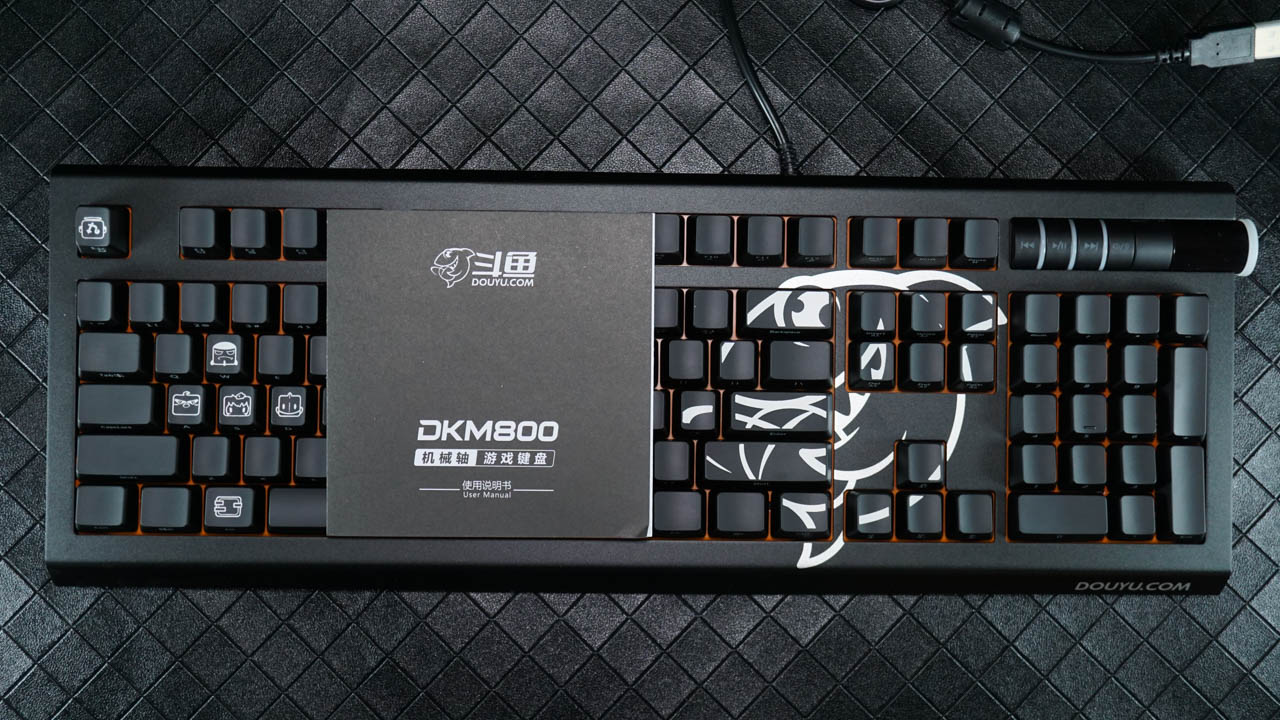 目前公认最好的矮轴机械键盘,樱花粉侧刻机械键盘