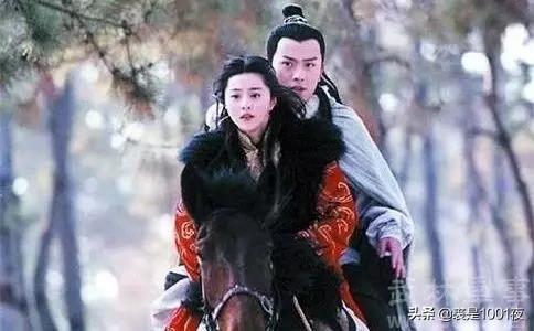 裘是1001夜第33夜：轻裘缓带风流帅，锦绣丛花拥骑远