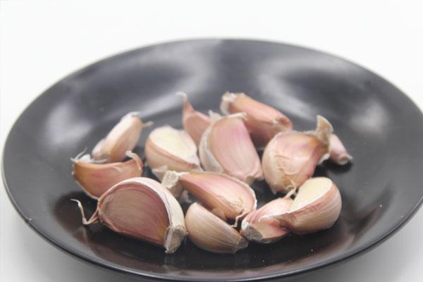 大便熏臭是怎么回事,大便比较臭的原因及解决方法