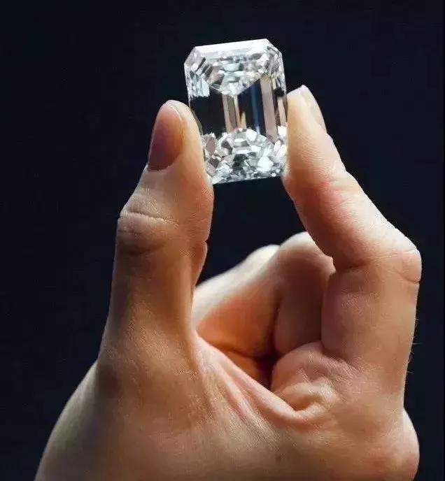 不同形状的钻石的优缺点,钻石什么形状的最好