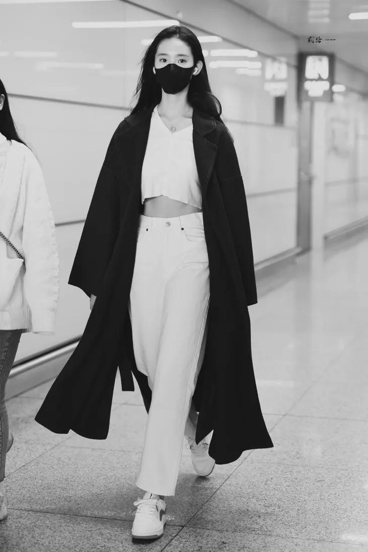 明星们脚上的球鞋，悄悄变贵了