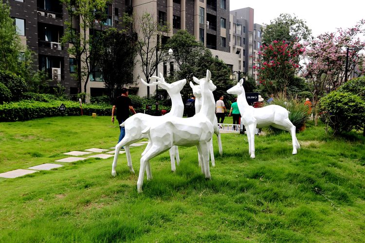 绿意绕绕一路行