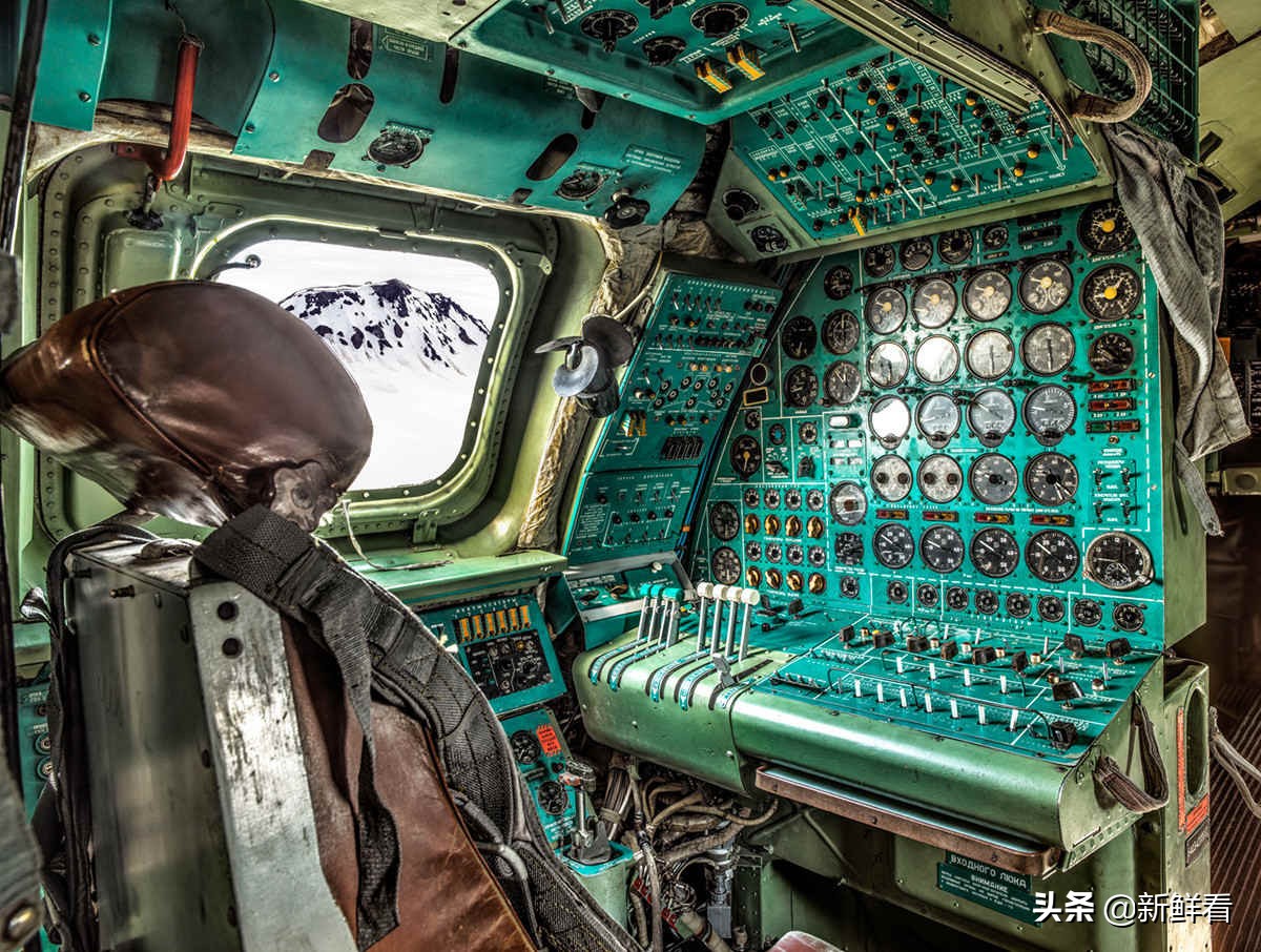 苏联空军高技术展示,苏联轰炸机座舱
