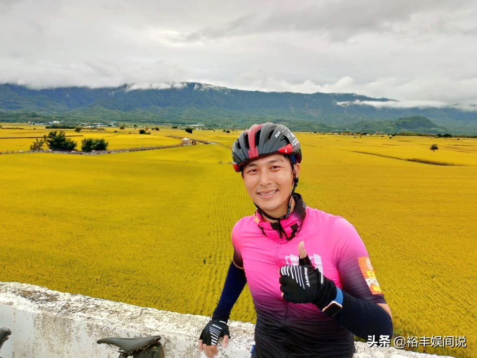 颜爵近照,严爵领奖