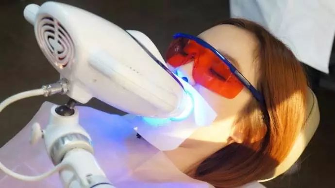 美白牙齿5个小窍门亮白牙齿,牙齿发黄不用愁教你一招美白牙齿