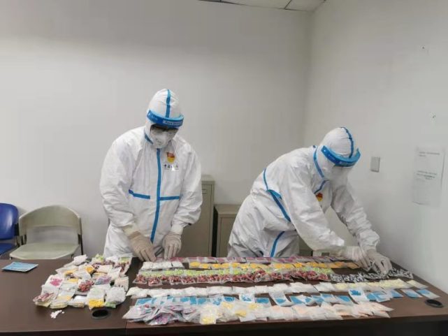 卖减肥药被外省警察带走,网红直播带减肥货被警察带走