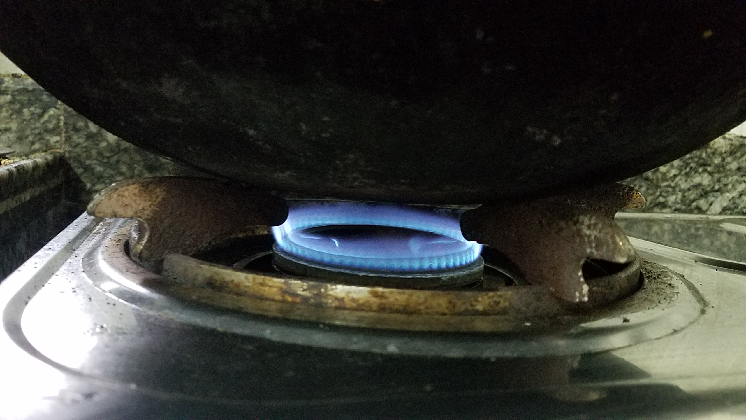 广东名菜盐焗鸡超级简单,正宗广东盐焗鸡的做法又黄又脆