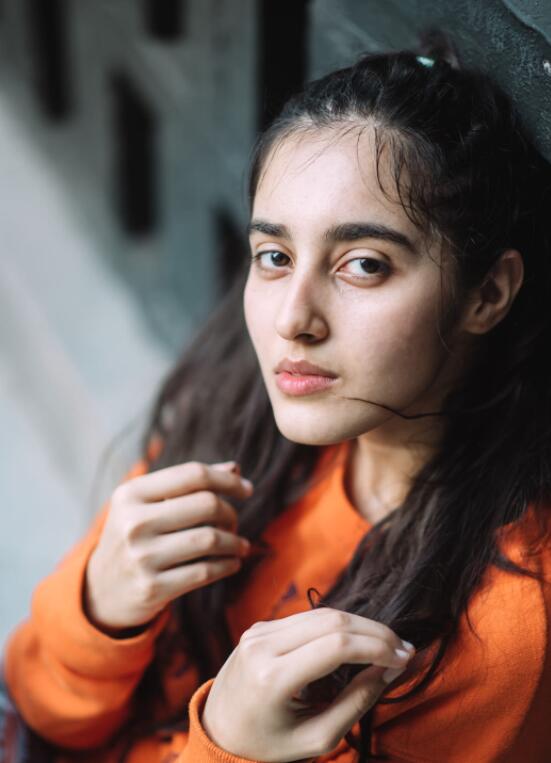 如何把长发伪装成寸头,如何把长发伪装成短发视频