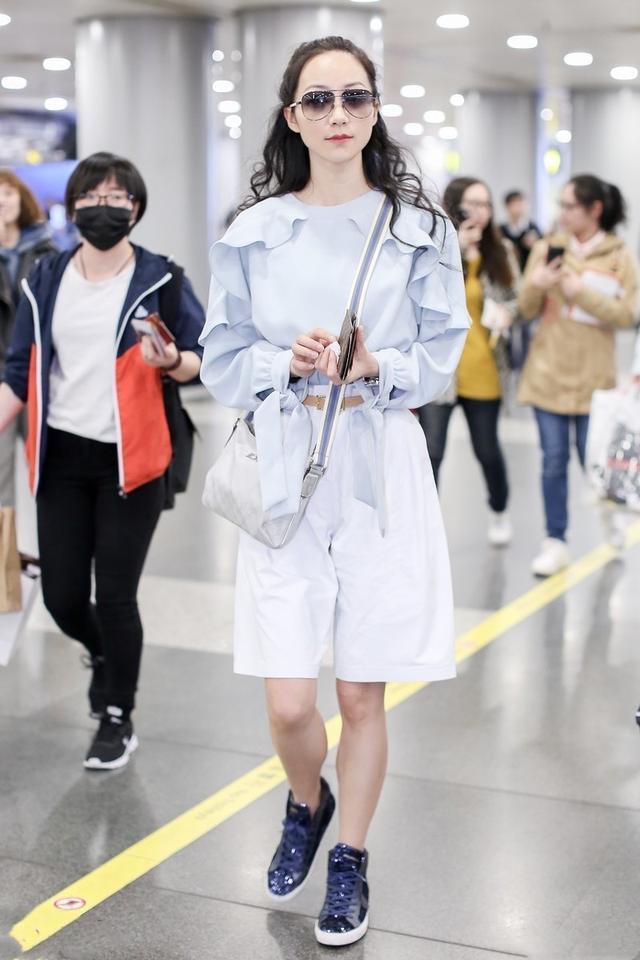 热裤放进衣柜吧！今夏流行的是五分裤，显瘦又时髦，明星也爱穿