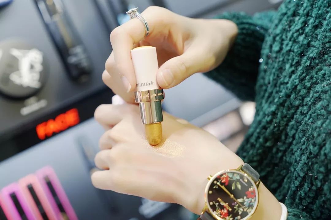 圣诞节可以化什么妆容,圣诞节该化什么妆才好看