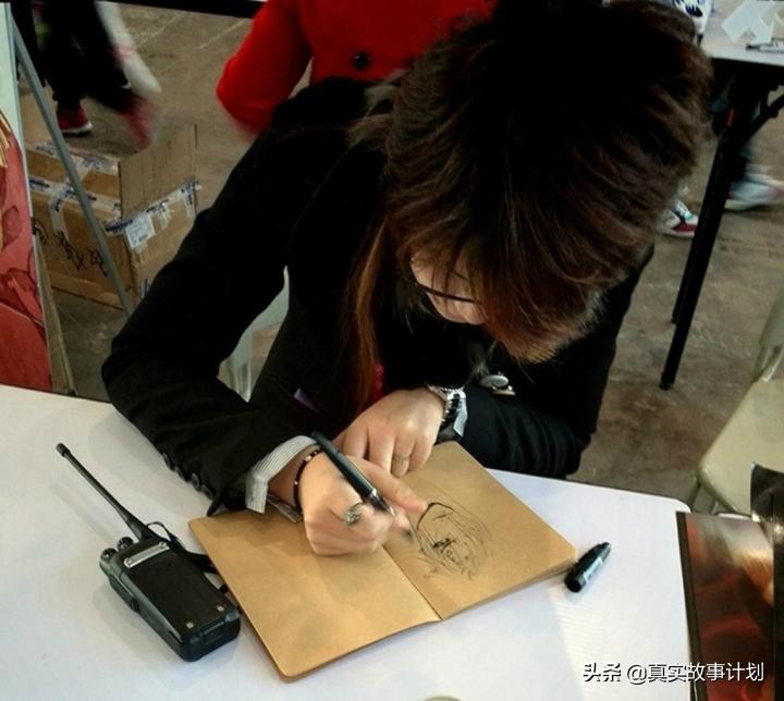 在b站一个月能挣多少钱,在b站1亿年轻人成为同班同学