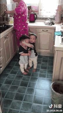 还有现在玩抖音的女士吗,为什么玩抖音的都是女孩子