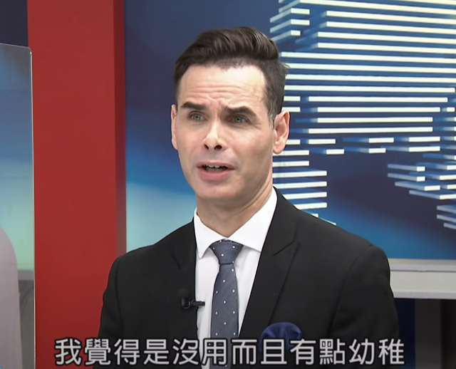 一纸禁令引得绿营鸡飞狗跳，台湾的焦虑其实远不止卖菠萝