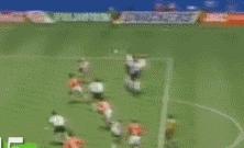 被终身禁赛的共产主义球王，最痛恨皇马的巴萨巨星曾经当过炊事员