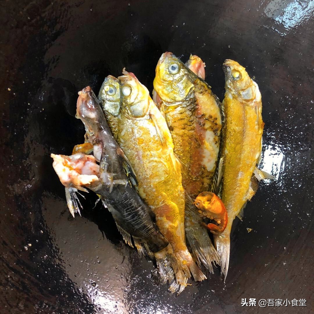 红烧小杂鱼的家常做法大全视频,红烧野生小杂鱼的家常做法视频