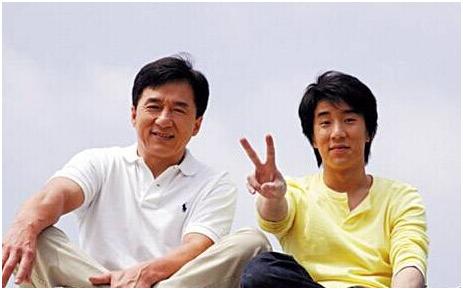 撤侨令出，陈凯歌骑虎难下，成龙为认祖归宗的房祖名挽口碑