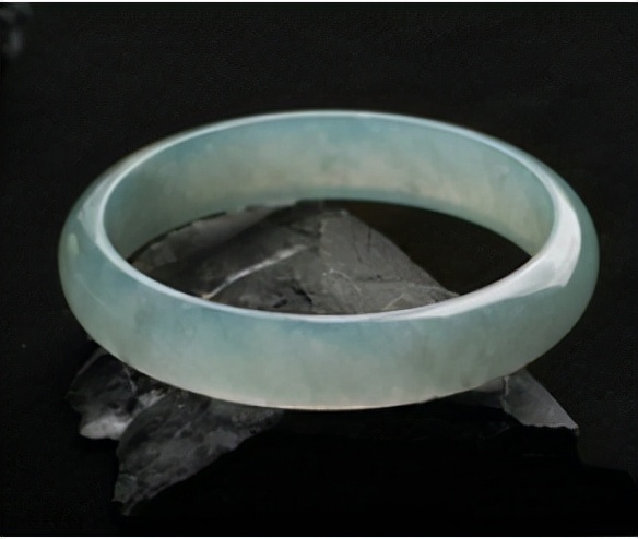 冰糯种翡翠里面的棉,冰糯种翡翠是怎样的一种翡翠