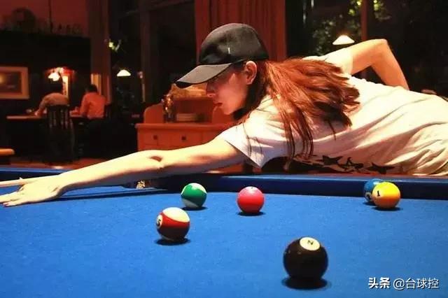 台球怎么打大角度球,台球大角度和小角度球怎么打