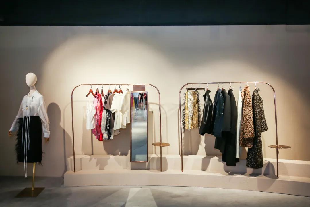 淮海路顶流出片地!21岁、重新回归的「上海广场」好好拍哦