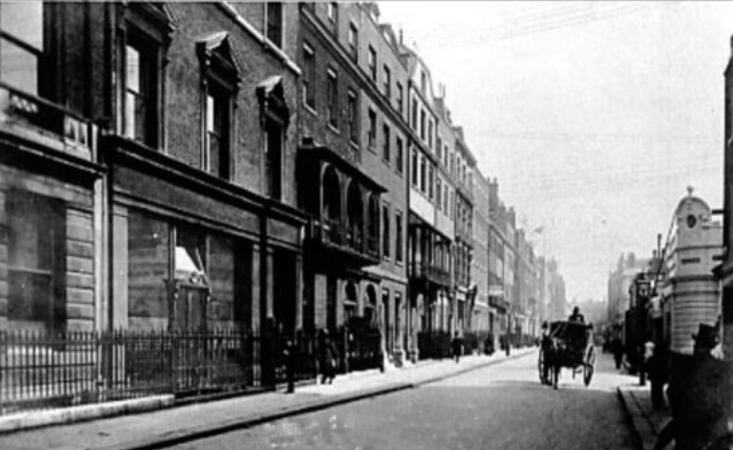 亚历山大麦昆小白鞋为什么很硬,亚历山大麦昆小白鞋亮晶晶