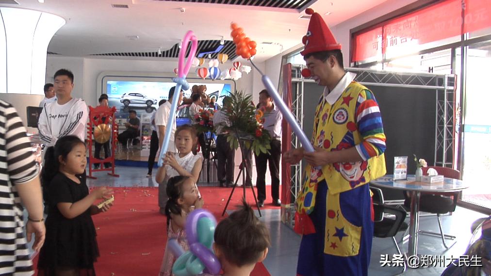 老年电动汽车新能源直播,新能源老年代步四轮汽车直播间