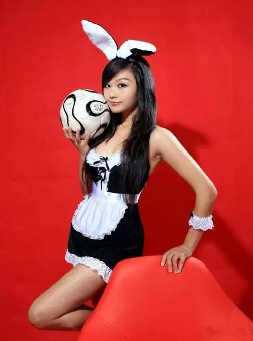 清凉夏日足球宝贝,可爱又迷人的足球宝贝