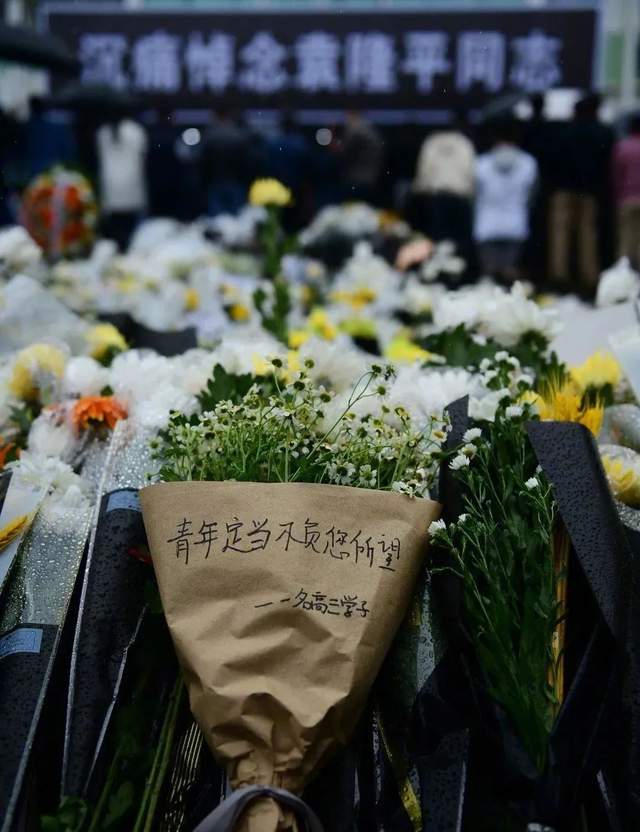 采访悼念袁隆平,长沙市民自发夹道送别袁隆平院士