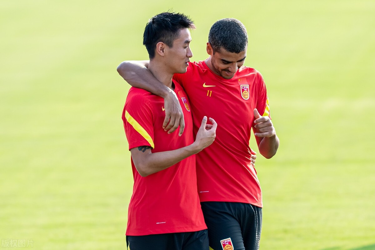 国足李铁吴曦,国足球员离队