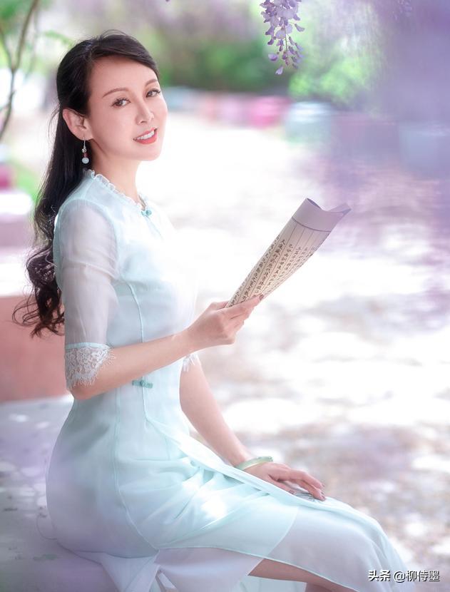 适合中老年女性拍照姿势,中老年摄影入门轻松拍出好照片