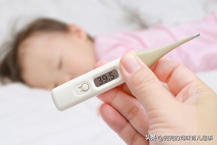 1岁宝宝发烧三天后出现红疹子,1岁宝宝发烧后身上起红疹怎么办